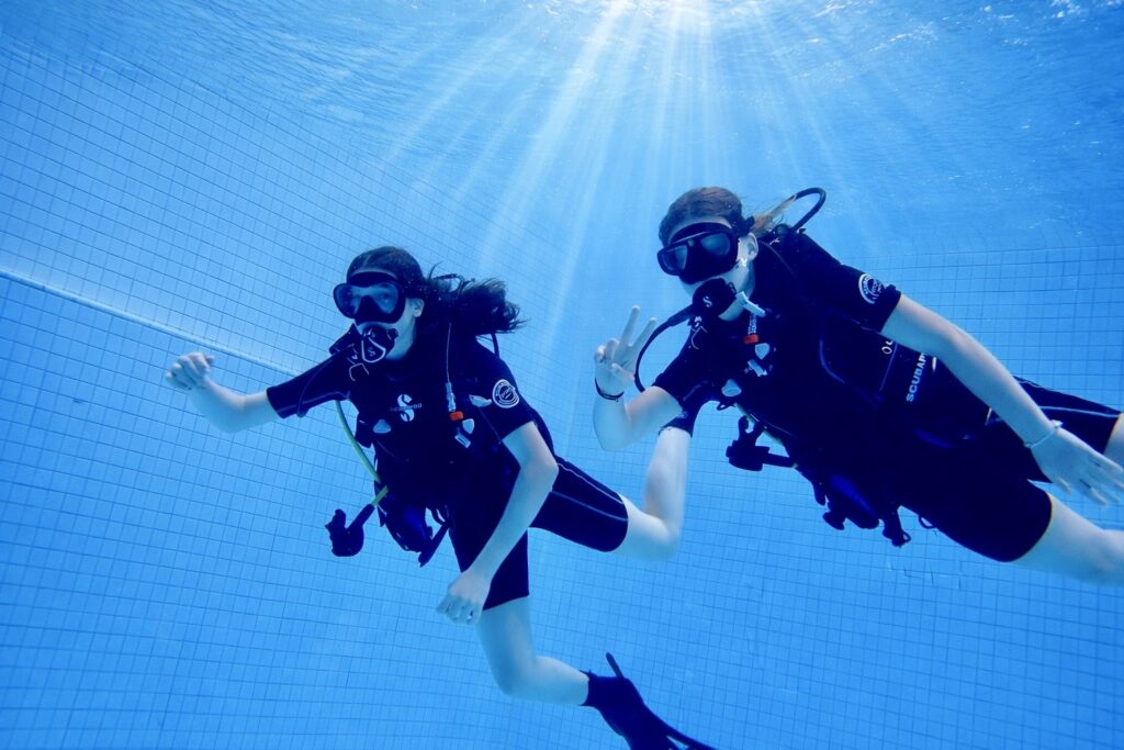 Taucherteam bei einem Tauchgang in Südniedersachsen