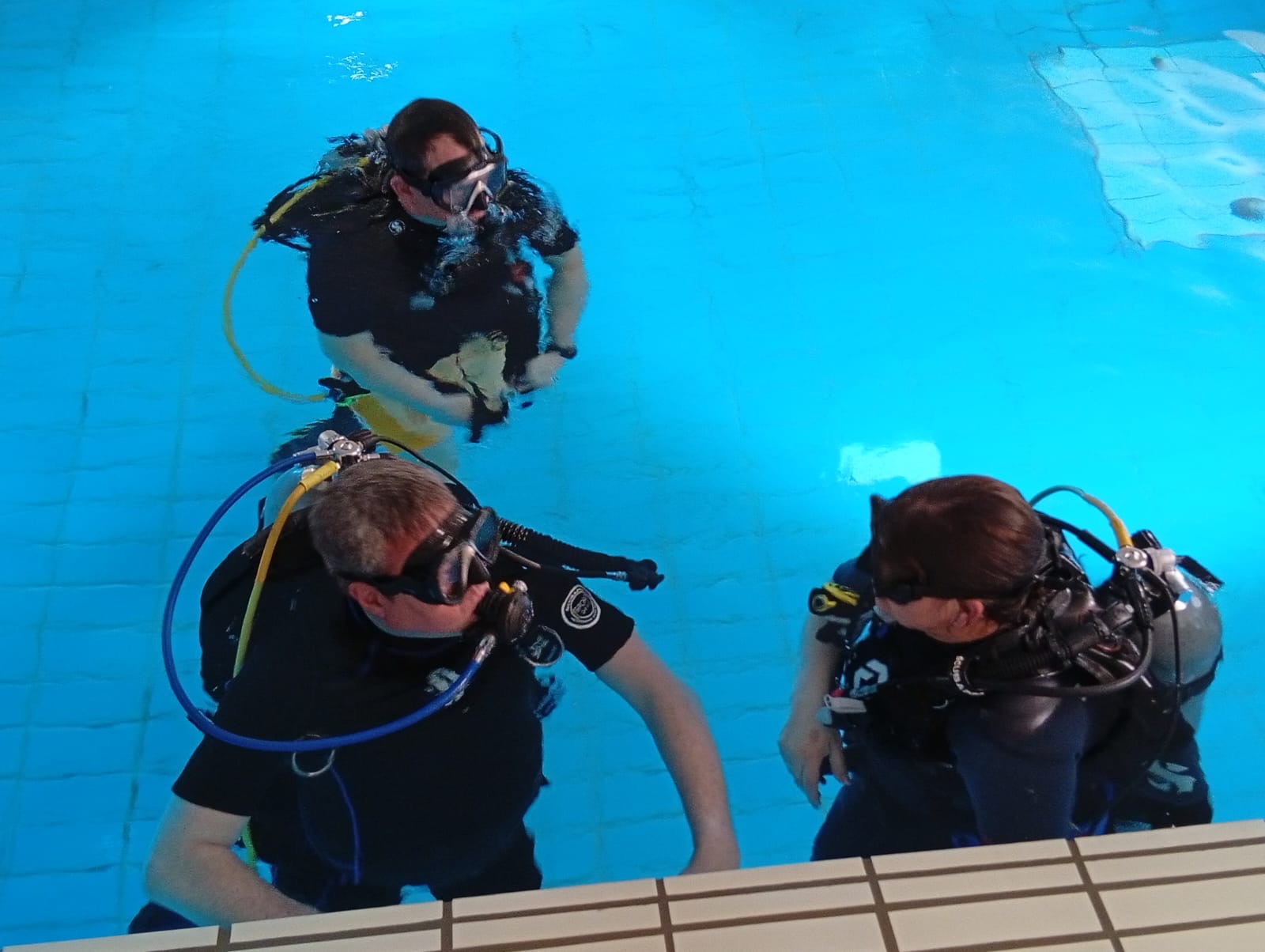 Tauchen lernen bei PressureHub 2 schnuppertauchen-goettingen-pool.webp