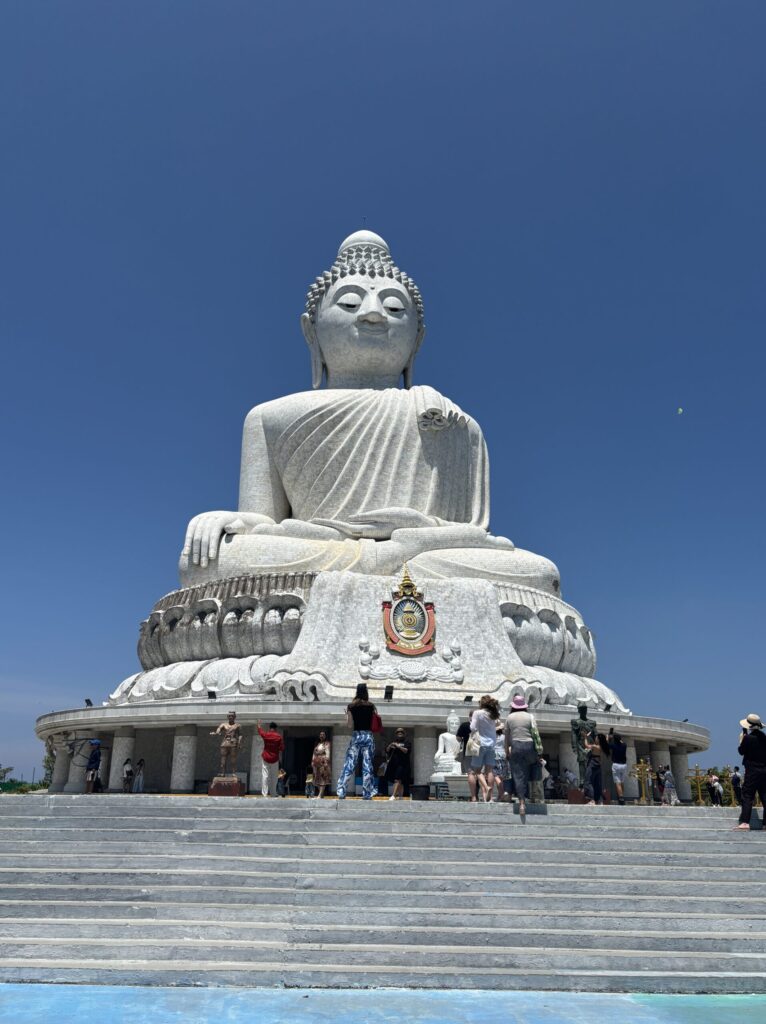 Tauchen in Phuket – Makro, Wracks & Steilwände erleben 2 Großer Buddha auf Phuket