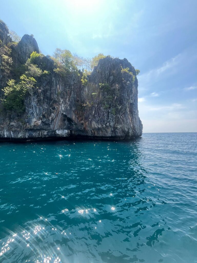 Tauchen in Phuket – Makro, Wracks & Steilwände erleben 3 Insel Koh Doc Mai